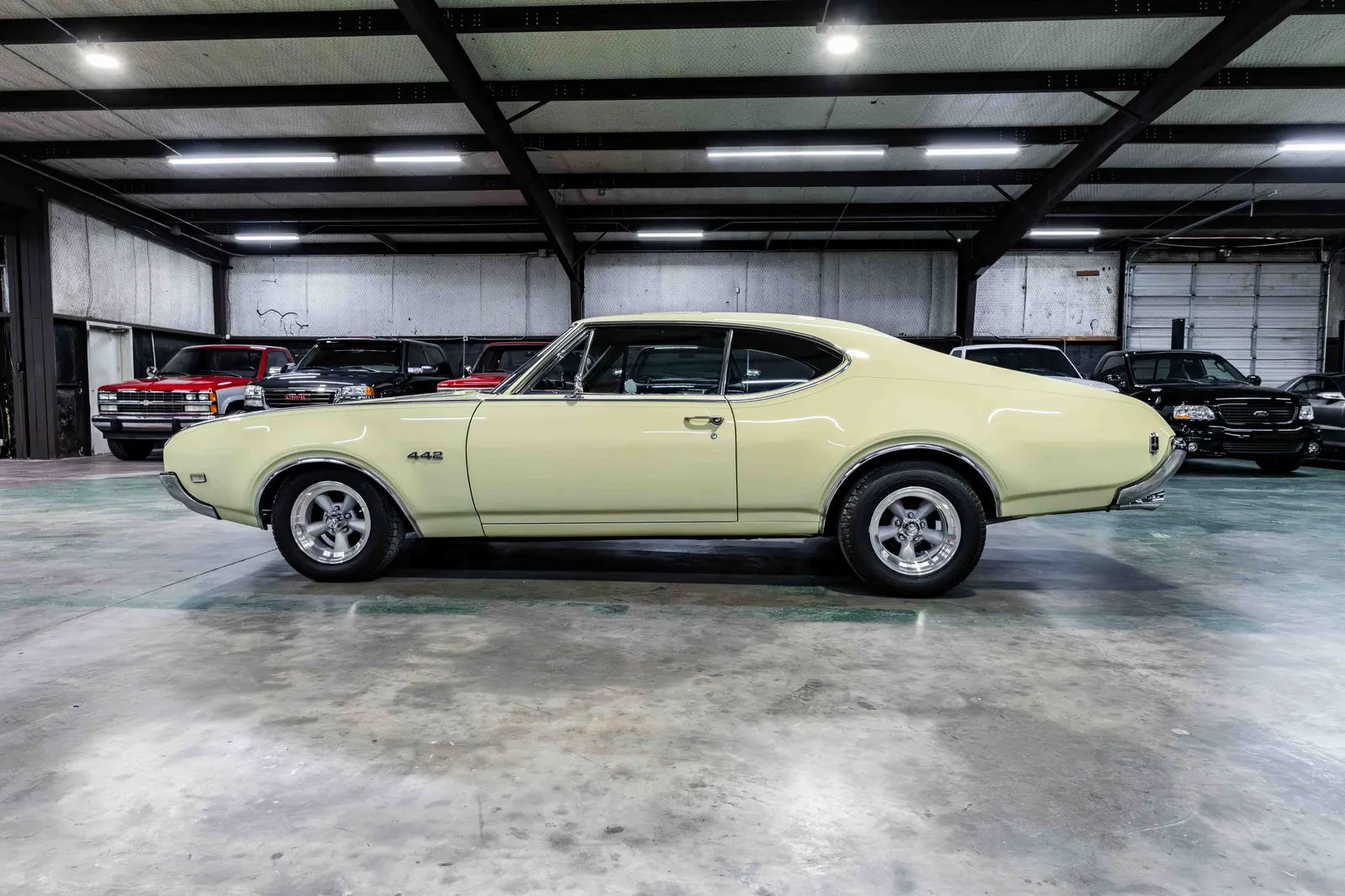 1968-Oldsmobile-442-Saffron AYellow-344878M274801A-34.jpg